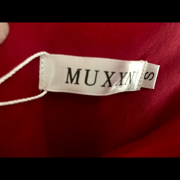 asymmetric sheath in cranberry - Picture 4 of 7